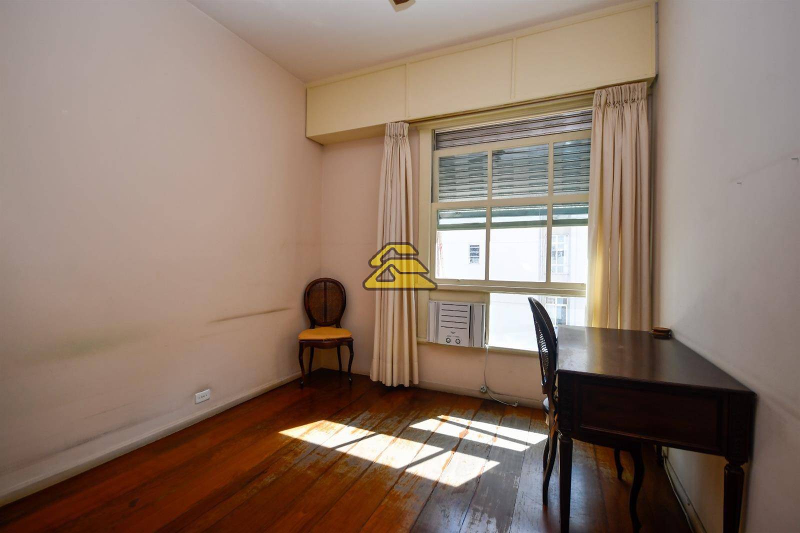 Apartamento à venda com 4 quartos, 200m² - Foto 11