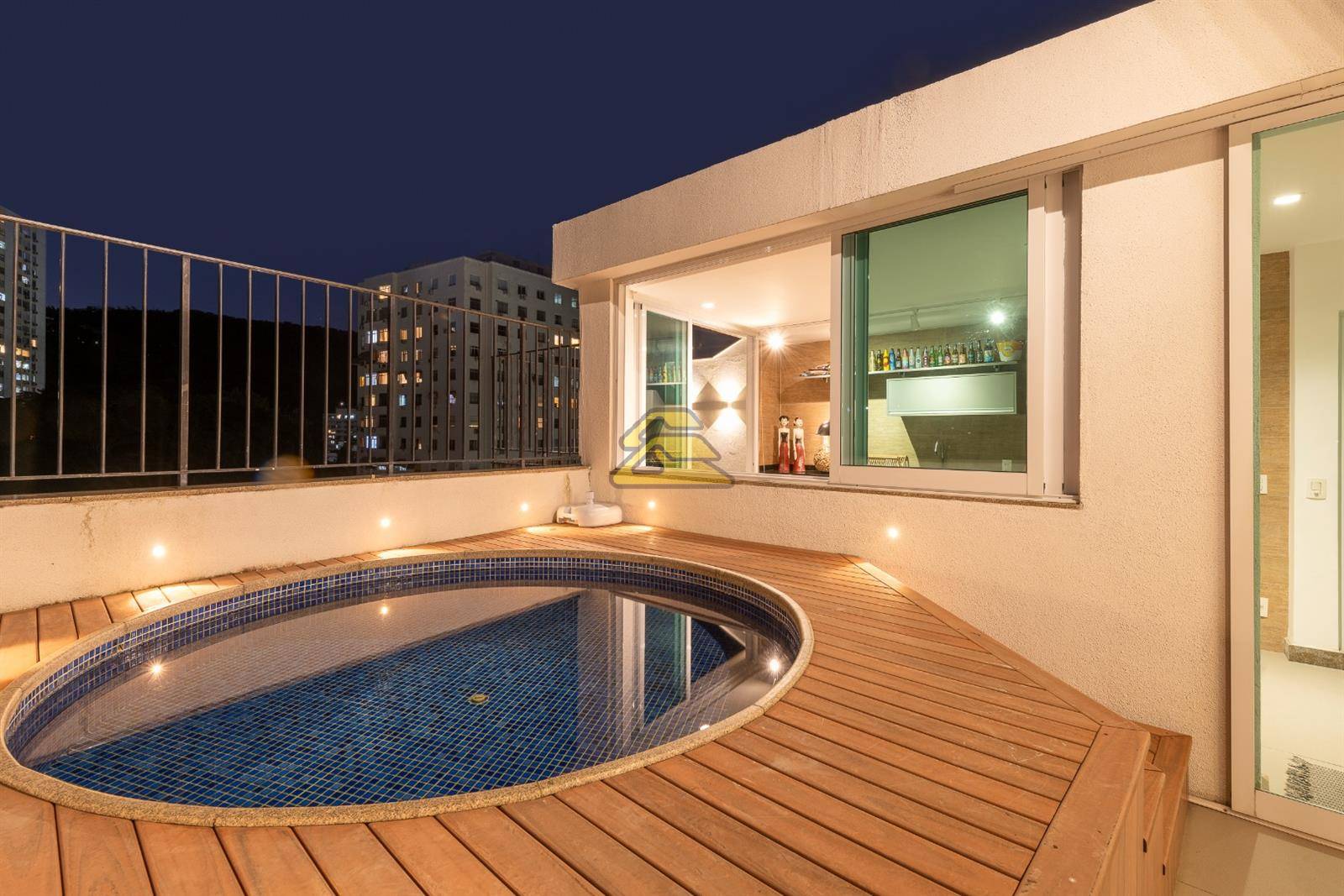 Cobertura à venda com 3 quartos, 182m² - Foto 2