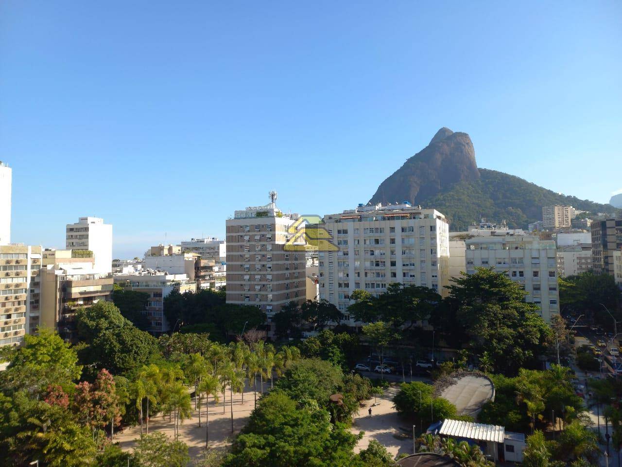 Apartamento à venda com 2 quartos, 71m² - Foto 1