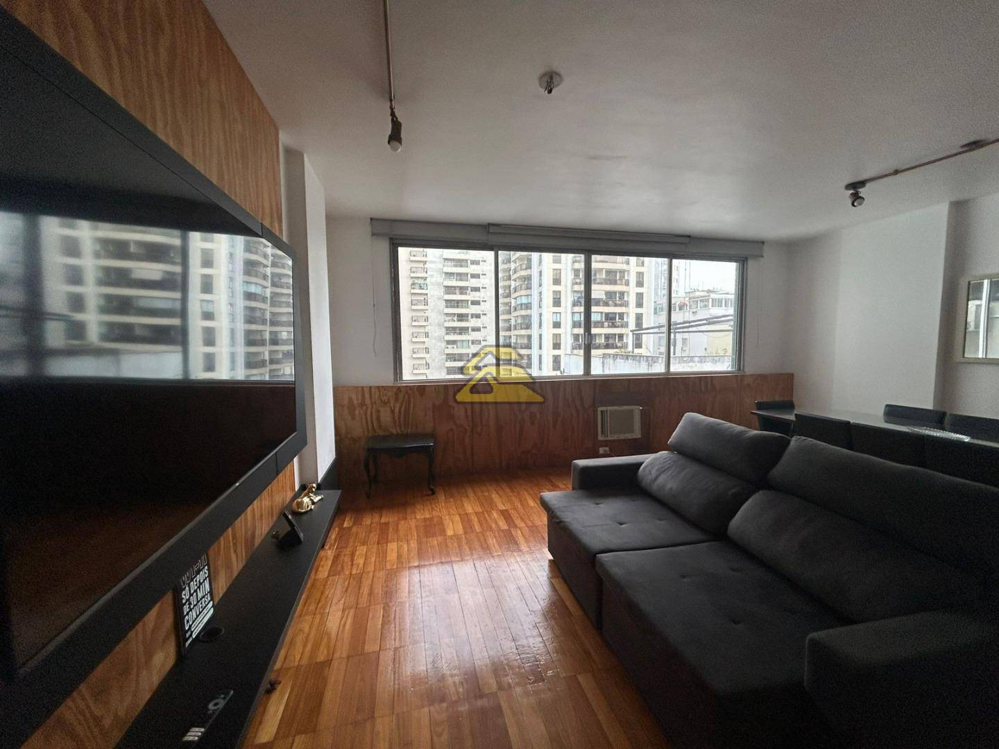 Apartamento para alugar com 3 quartos, 117m² - Foto 1