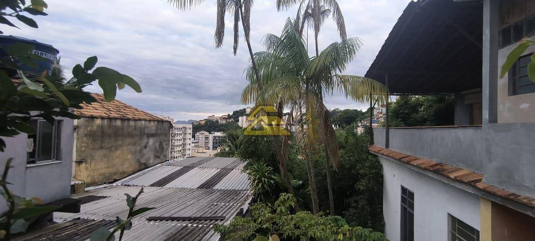 Casa à venda com 3 quartos, 265m² - Foto 7