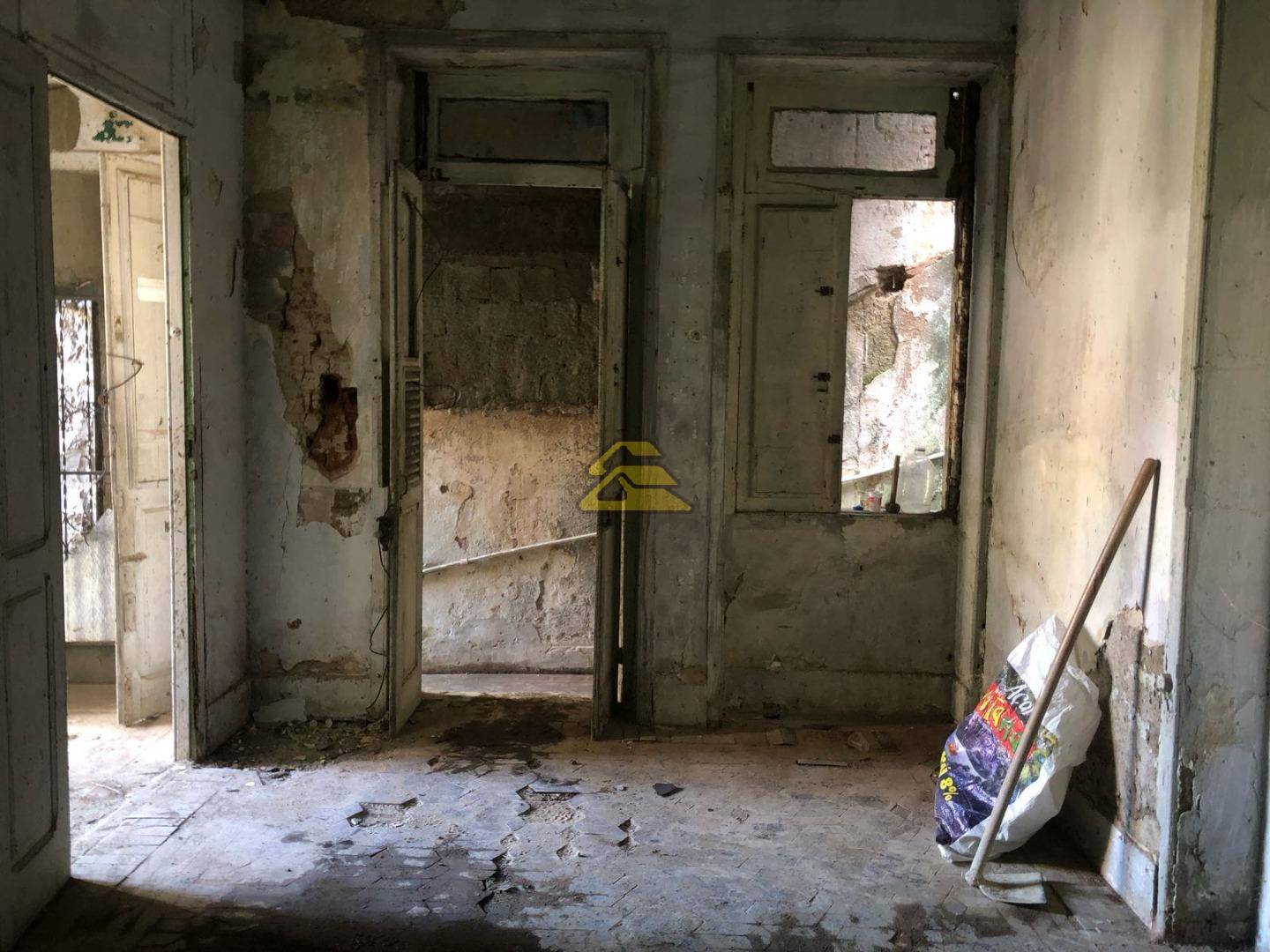 Casa à venda com 4 quartos, 235m² - Foto 2
