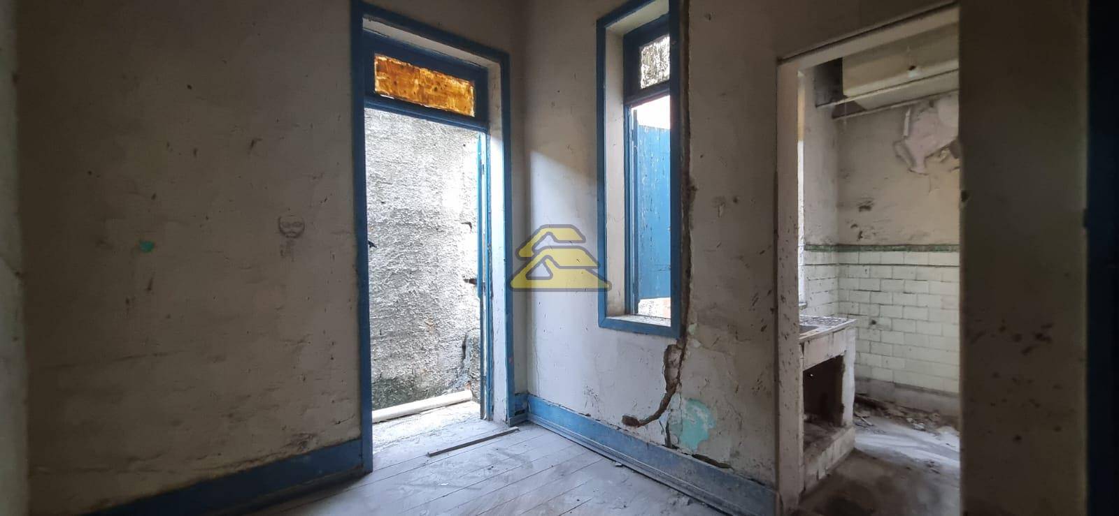 Casa à venda com 4 quartos, 235m² - Foto 3