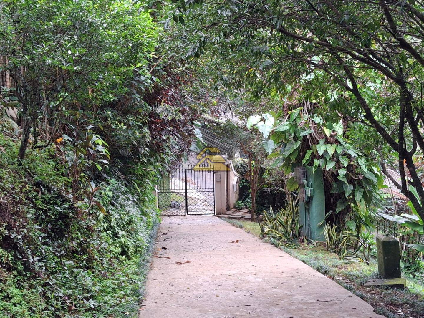 Casa à venda com 5 quartos, 380m² - Foto 2