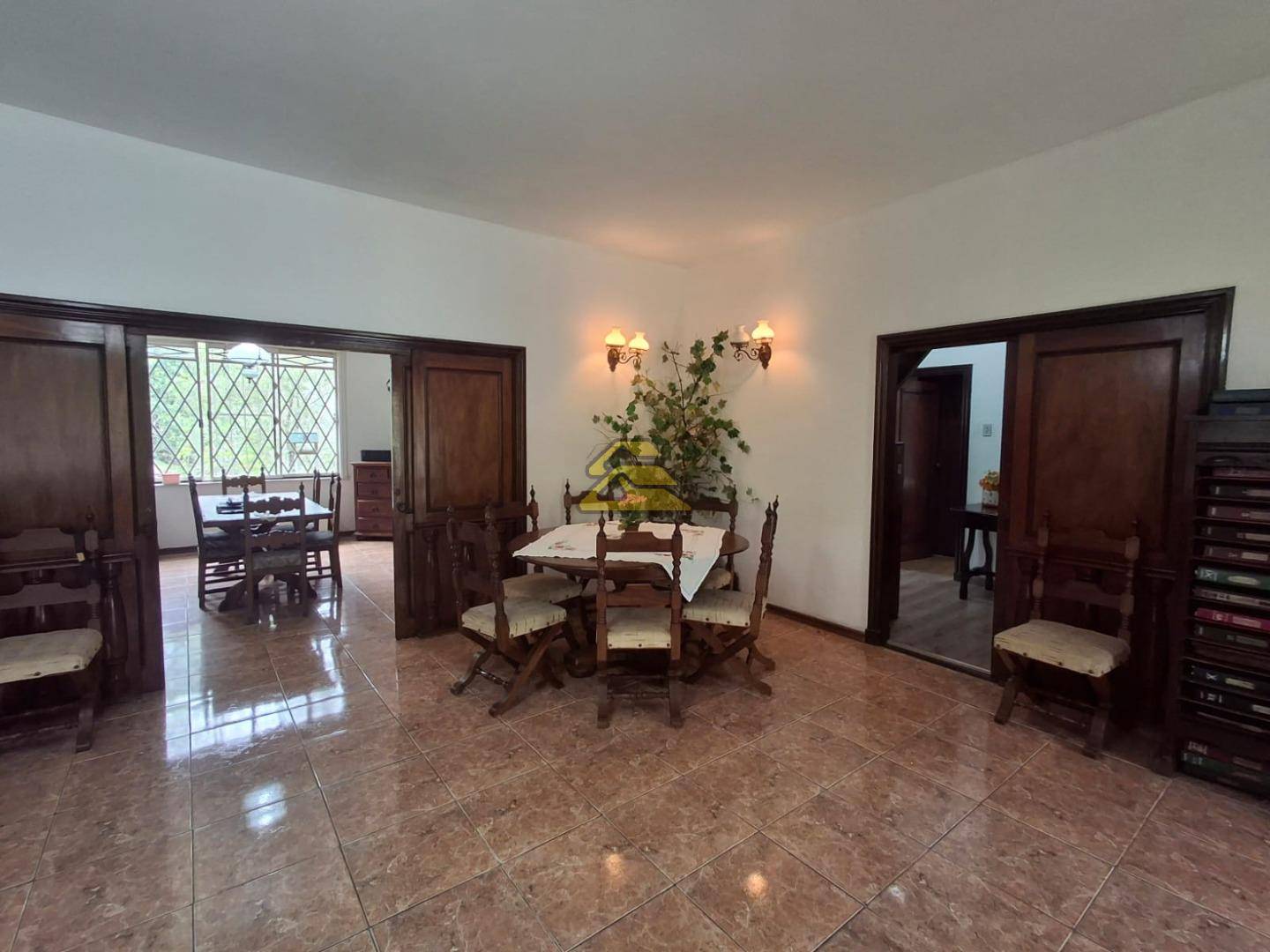Casa à venda com 5 quartos, 380m² - Foto 7