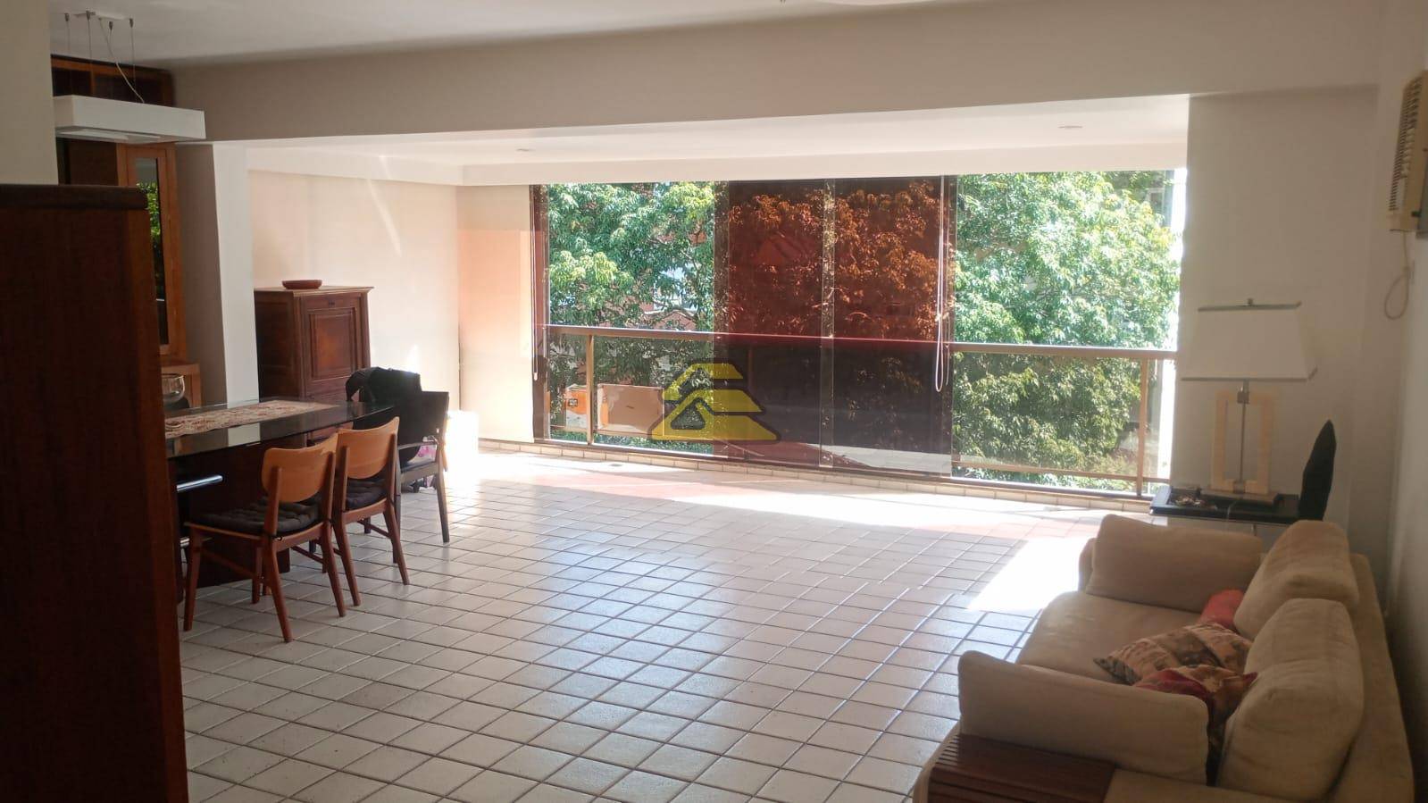 Apartamento à venda com 3 quartos, 140m² - Foto 1