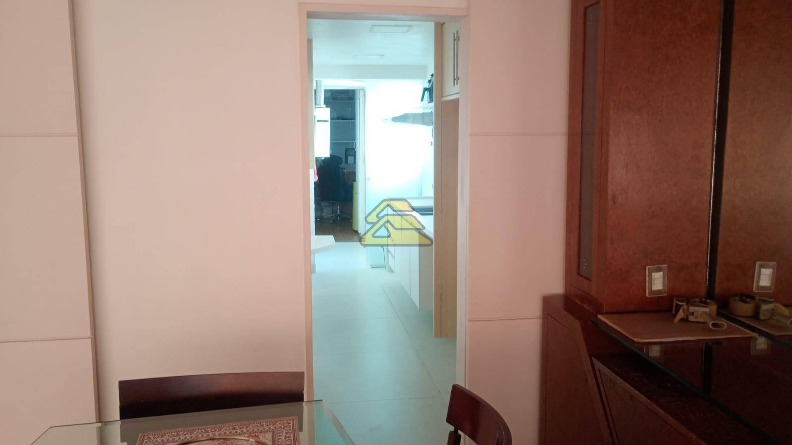 Apartamento à venda com 3 quartos, 140m² - Foto 11