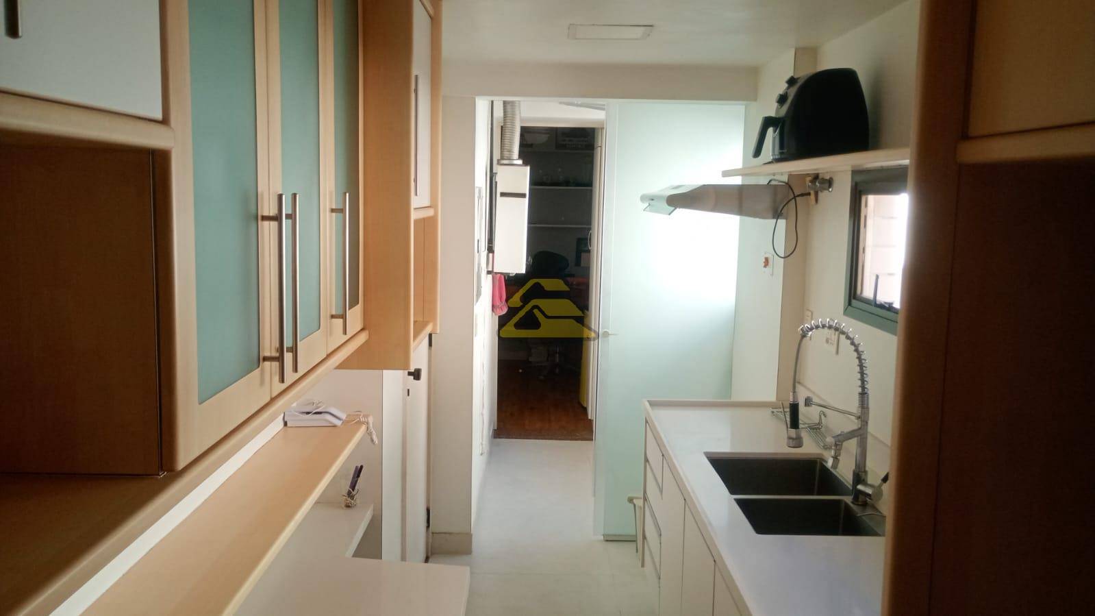 Apartamento à venda com 3 quartos, 140m² - Foto 12
