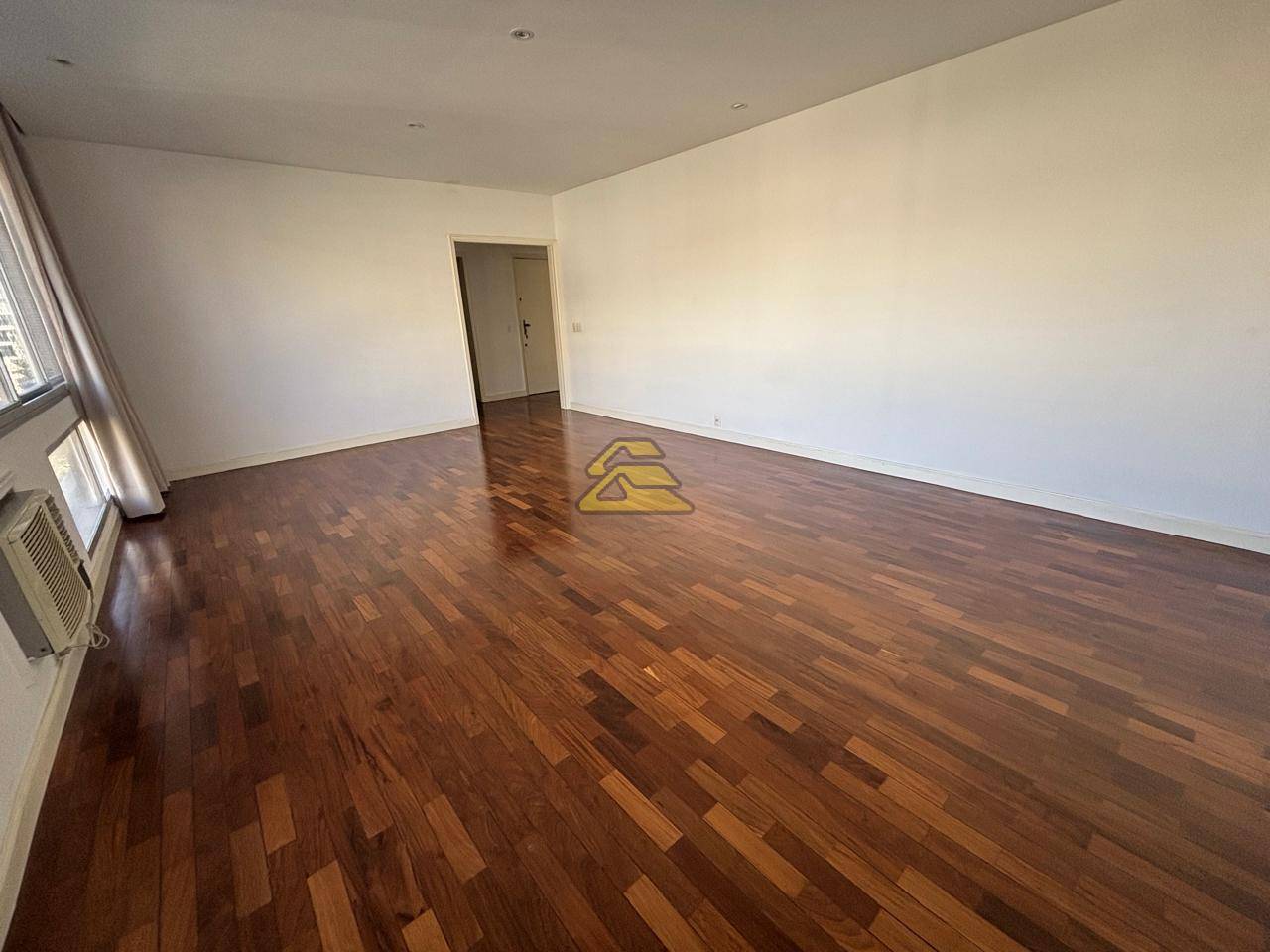 Apartamento para alugar com 3 quartos, 124m² - Foto 2
