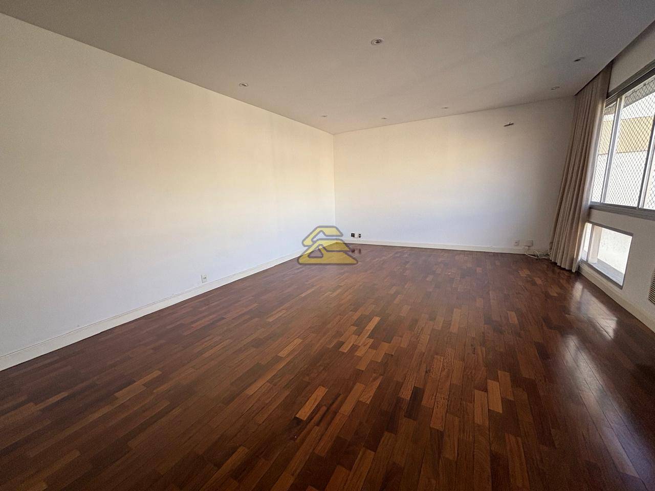 Apartamento para alugar com 3 quartos, 124m² - Foto 3