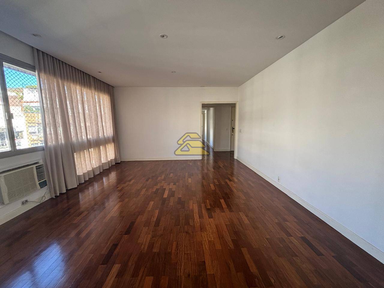 Apartamento para alugar com 3 quartos, 124m² - Foto 1