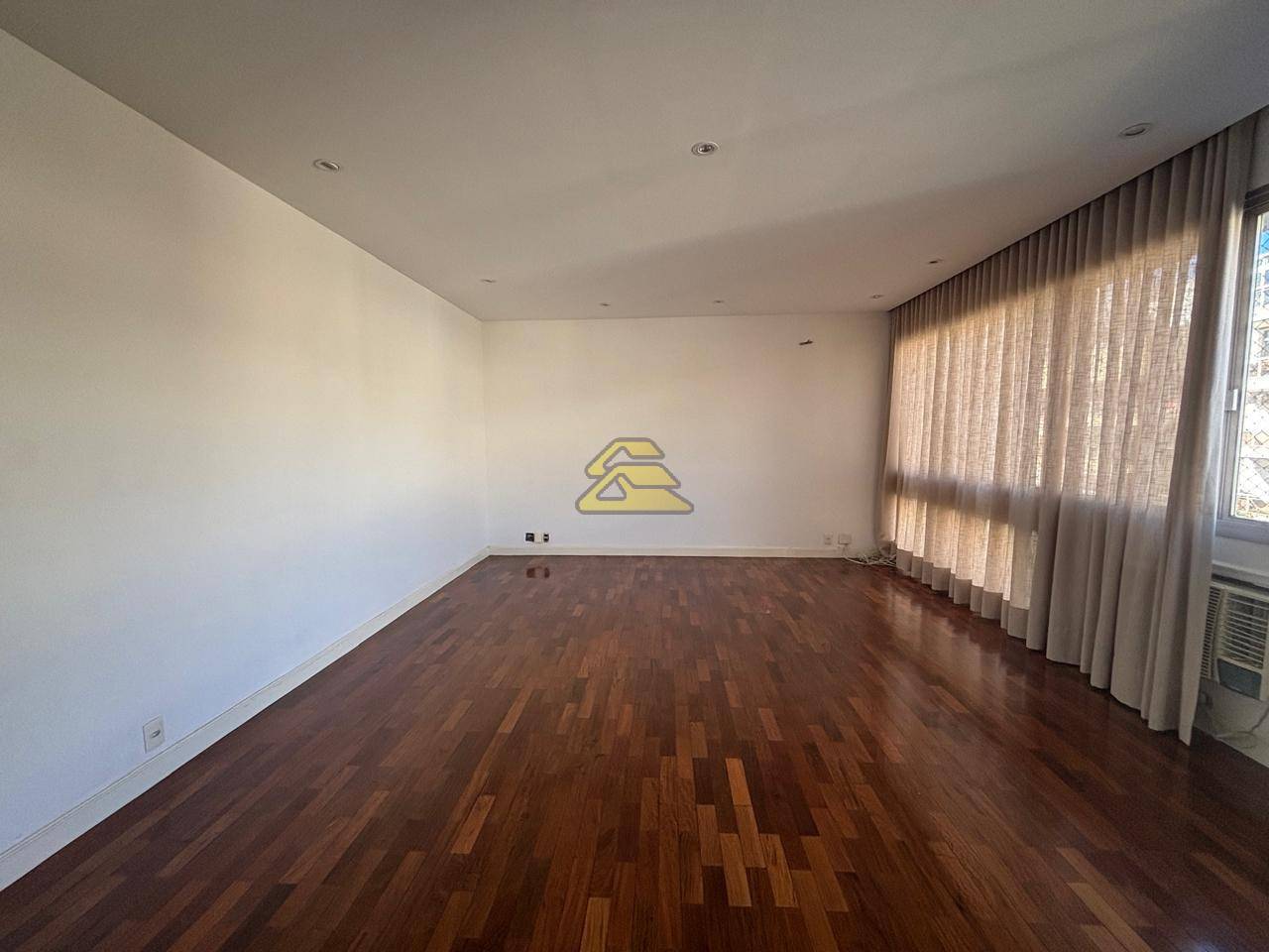 Apartamento para alugar com 3 quartos, 124m² - Foto 4