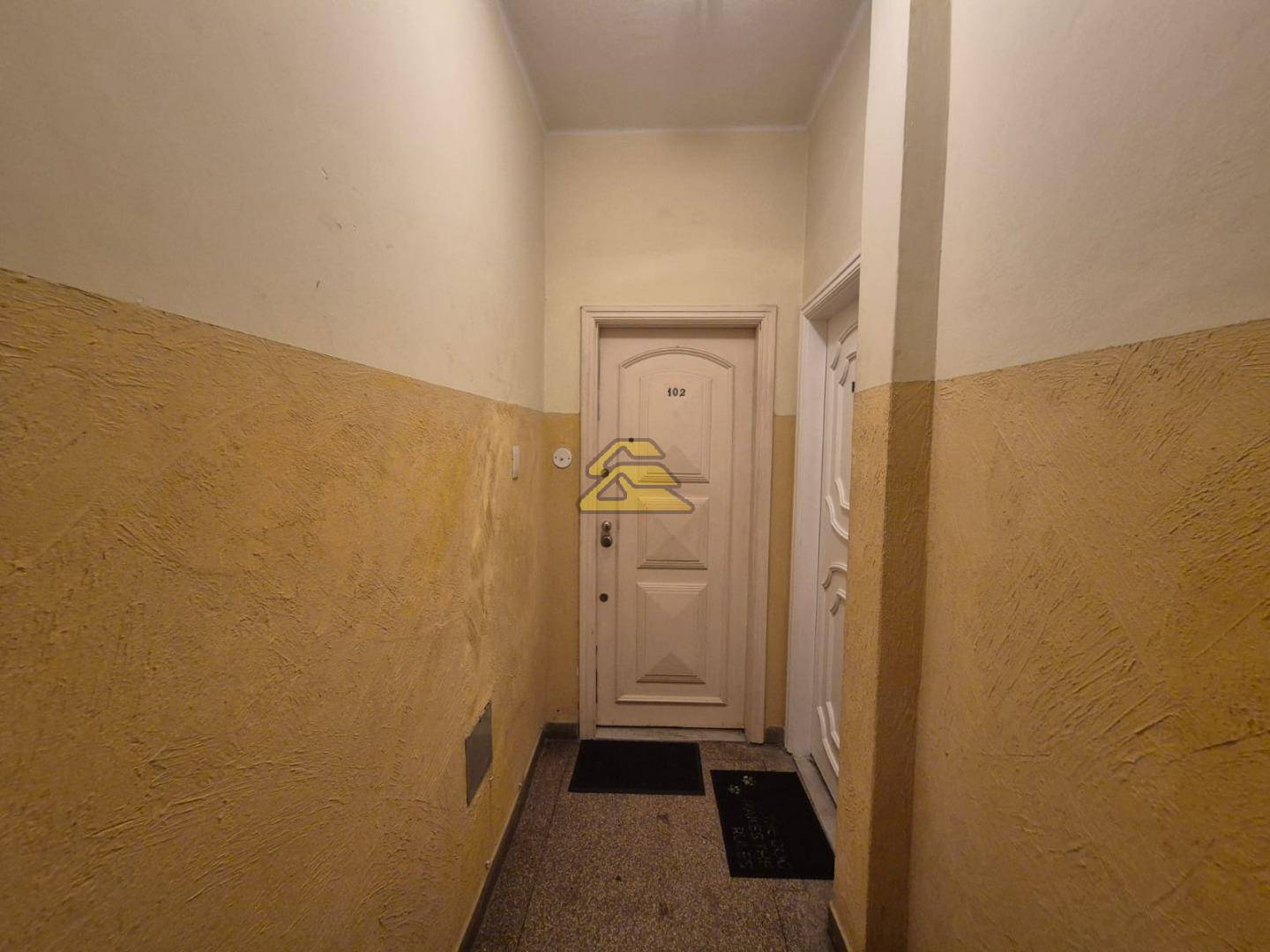 Apartamento à venda com 2 quartos, 66m² - Foto 2