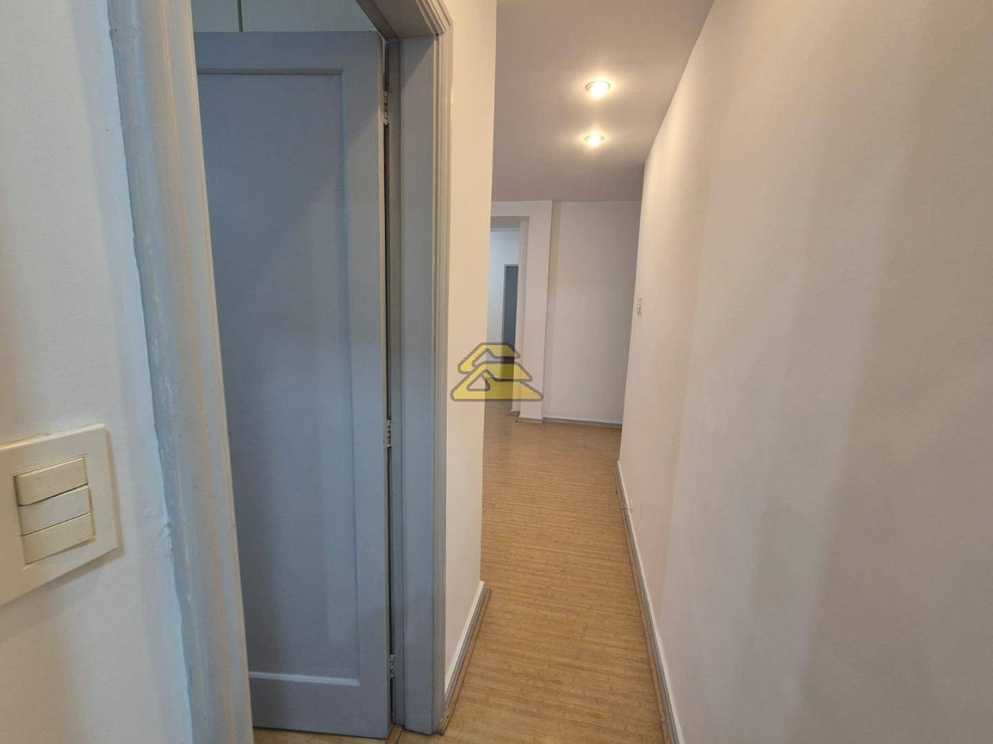 Apartamento à venda com 2 quartos, 66m² - Foto 4