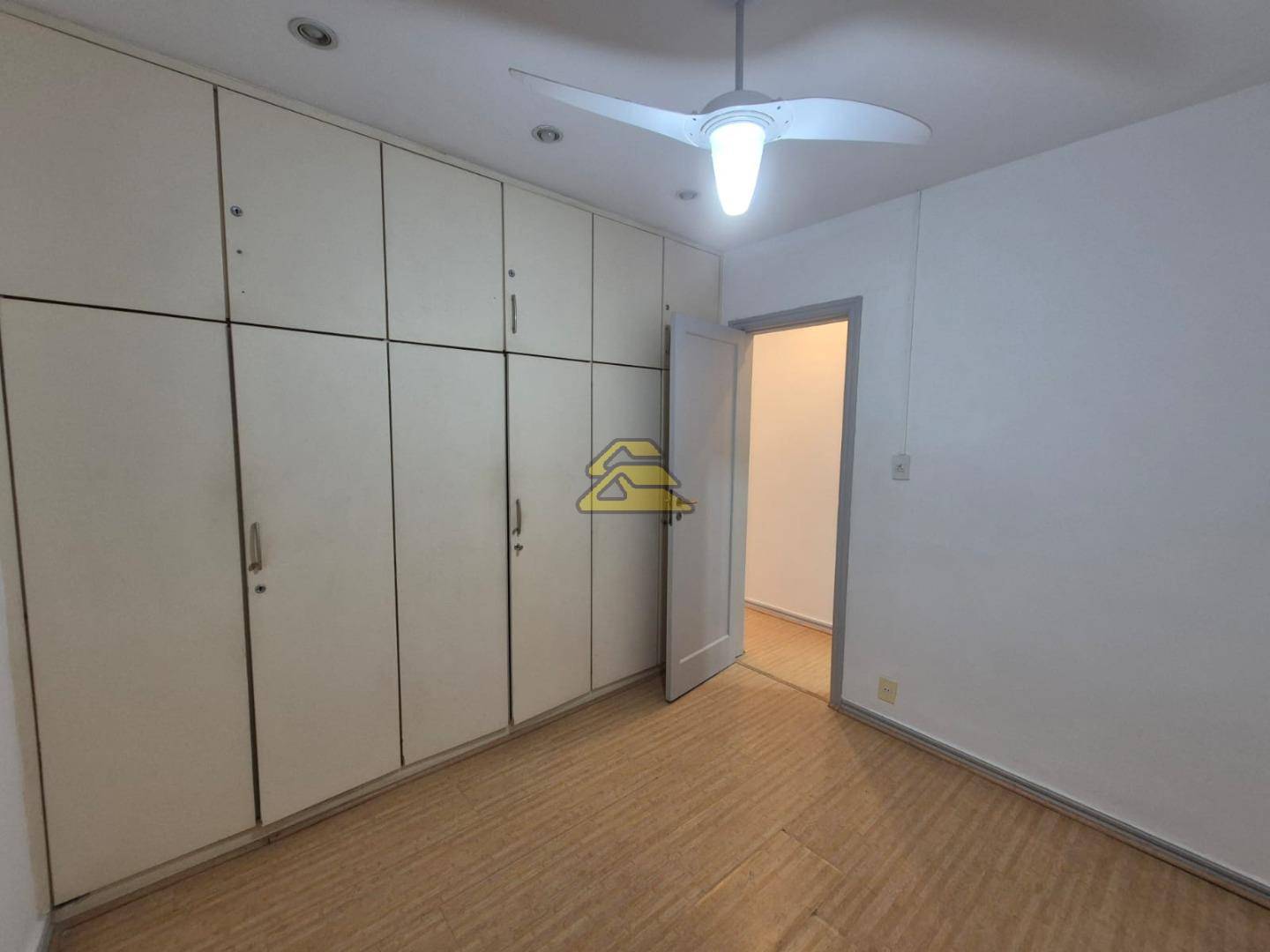 Apartamento à venda com 2 quartos, 66m² - Foto 12