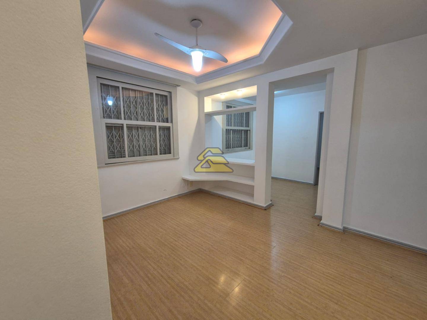 Apartamento à venda com 2 quartos, 66m² - Foto 1
