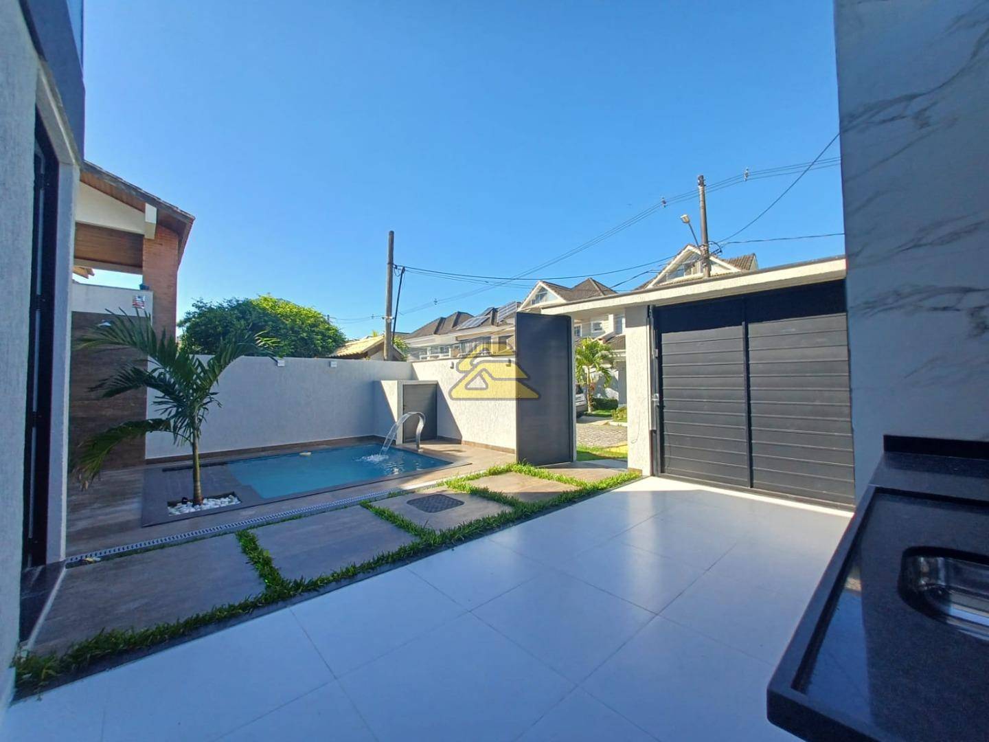 Casa de Condomínio à venda com 4 quartos, 190m² - Foto 1