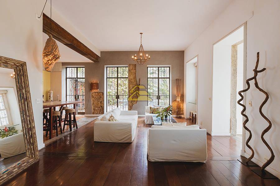 Casa à venda com 5 quartos, 709m² - Foto 1