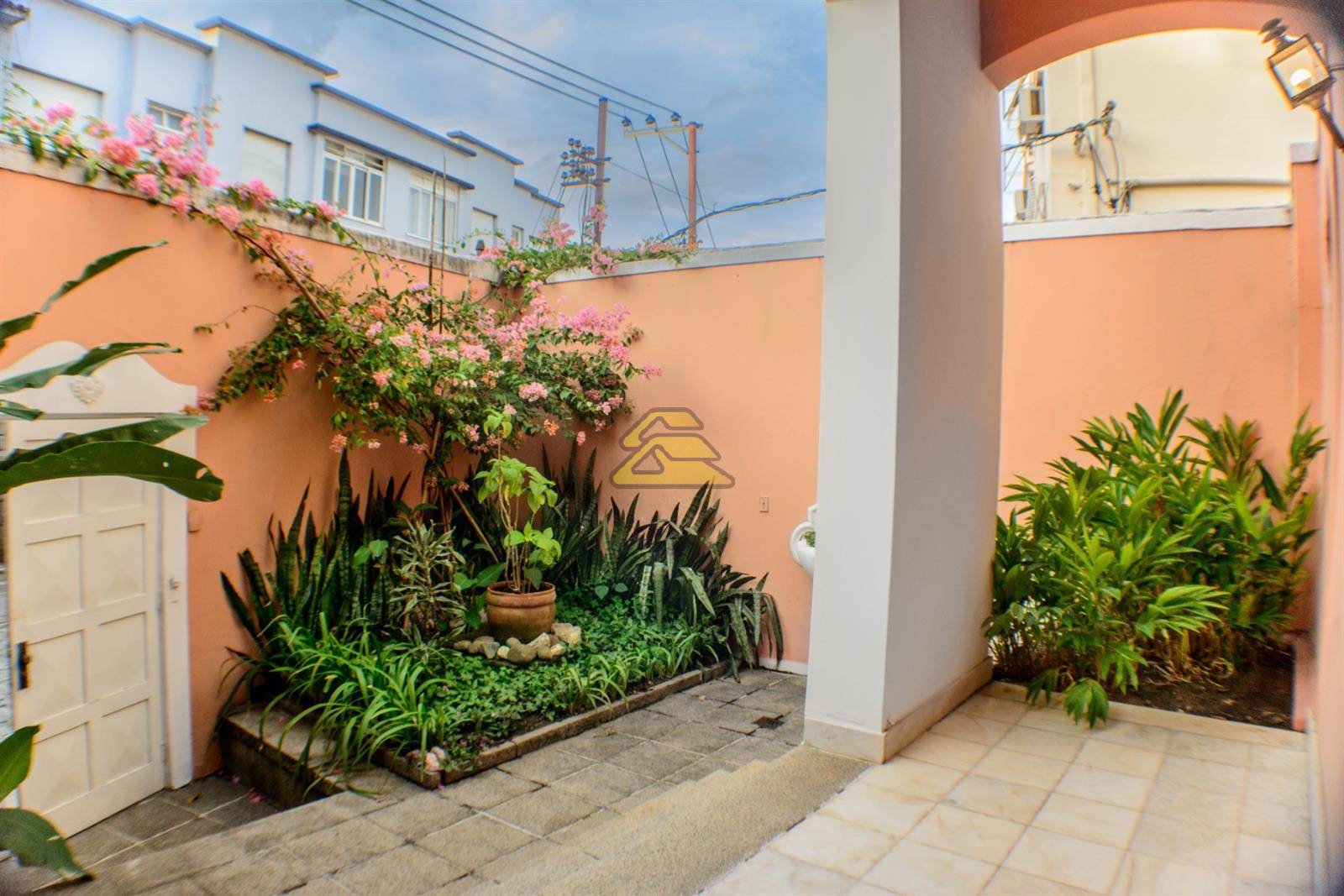 Casa à venda com 6 quartos, 472m² - Foto 2