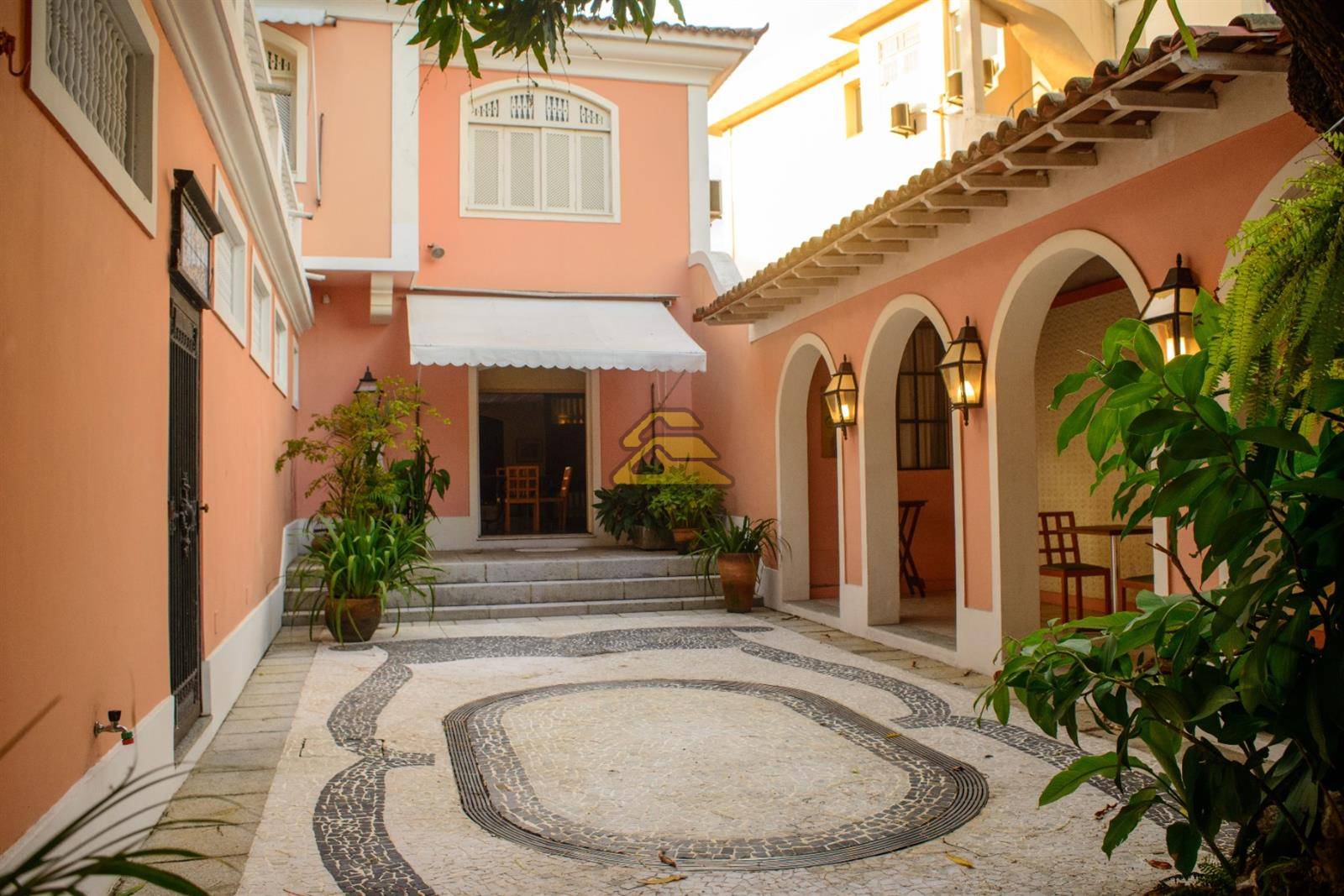 Casa à venda com 6 quartos, 472m² - Foto 4