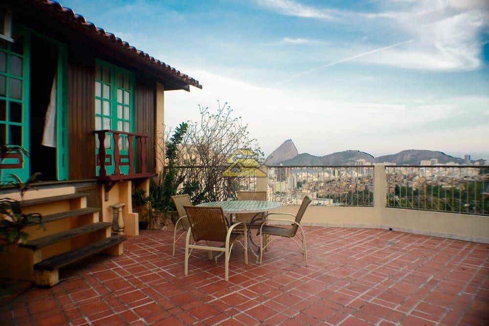Casa à venda com 6 quartos, 472m² - Foto 1