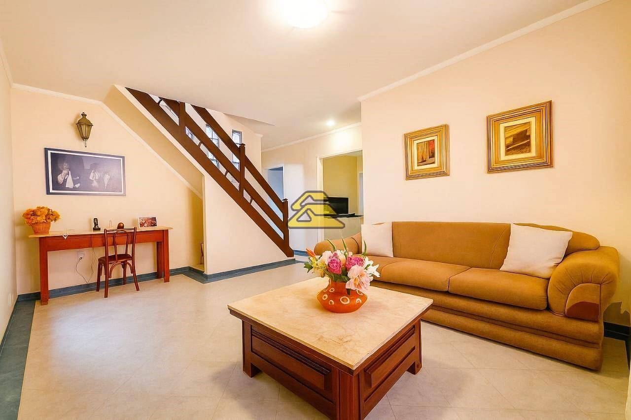 Casa à venda com 5 quartos, 257m² - Foto 6