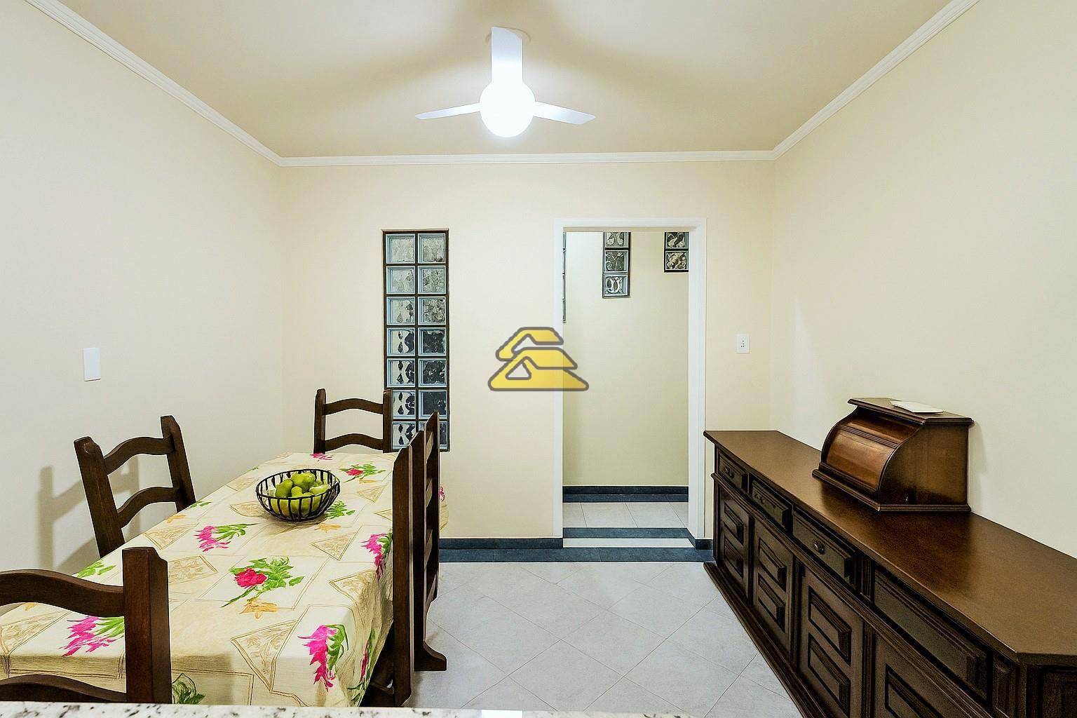 Casa à venda com 5 quartos, 257m² - Foto 8