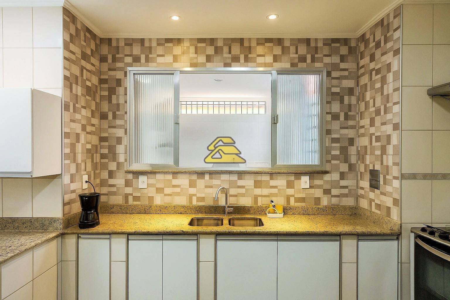 Casa à venda com 5 quartos, 257m² - Foto 10