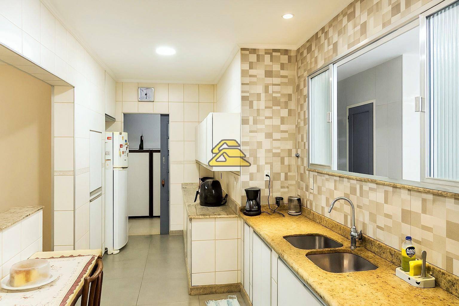 Casa à venda com 5 quartos, 257m² - Foto 12