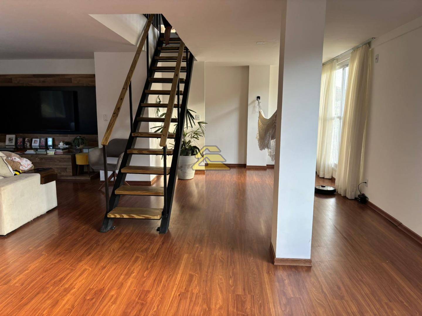 Cobertura à venda com 2 quartos, 200m² - Foto 4