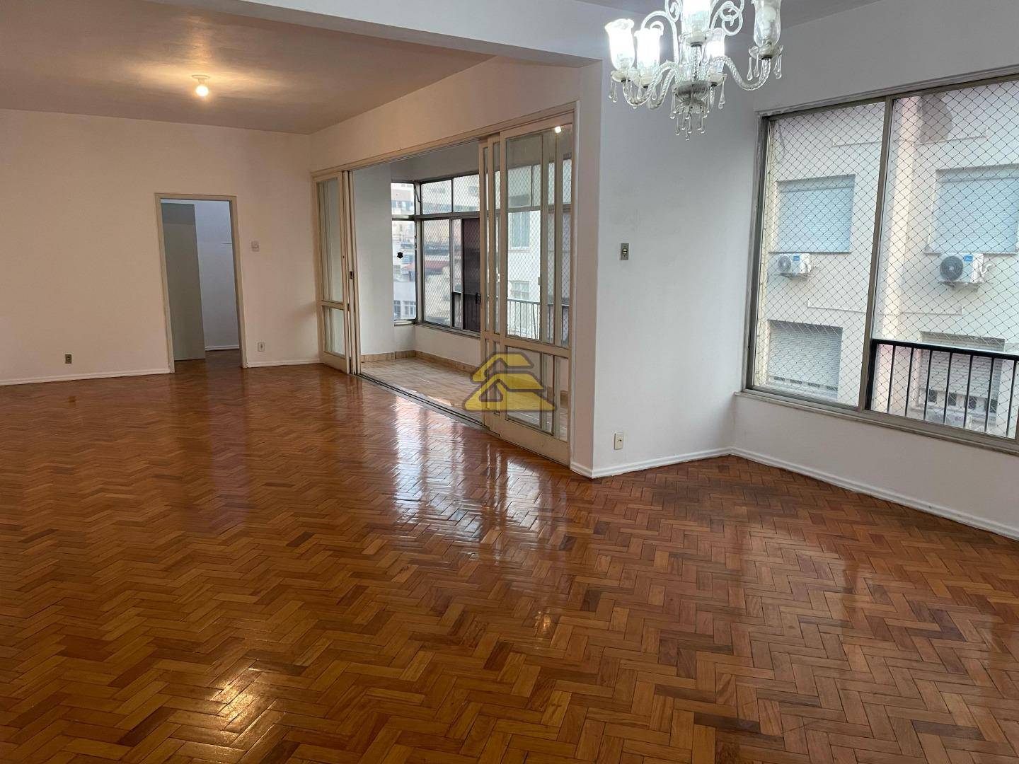 Apartamento para alugar com 3 quartos, 178m² - Foto 1