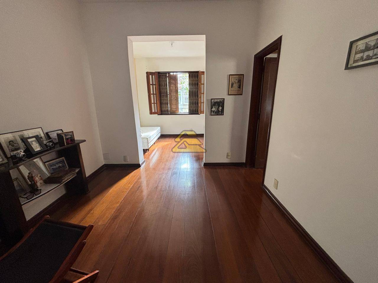 Apartamento à venda com 2 quartos, 65m² - Foto 2