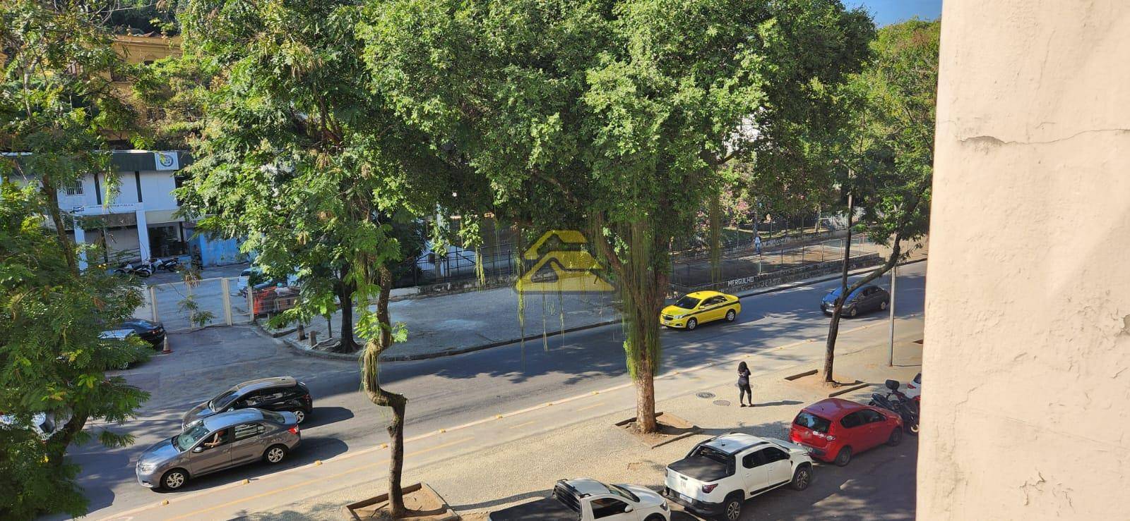 Apartamento à venda com 1 quarto, 42m² - Foto 2