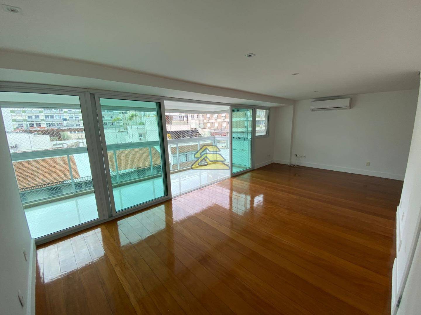 Apartamento para alugar com 3 quartos, 171m² - Foto 1