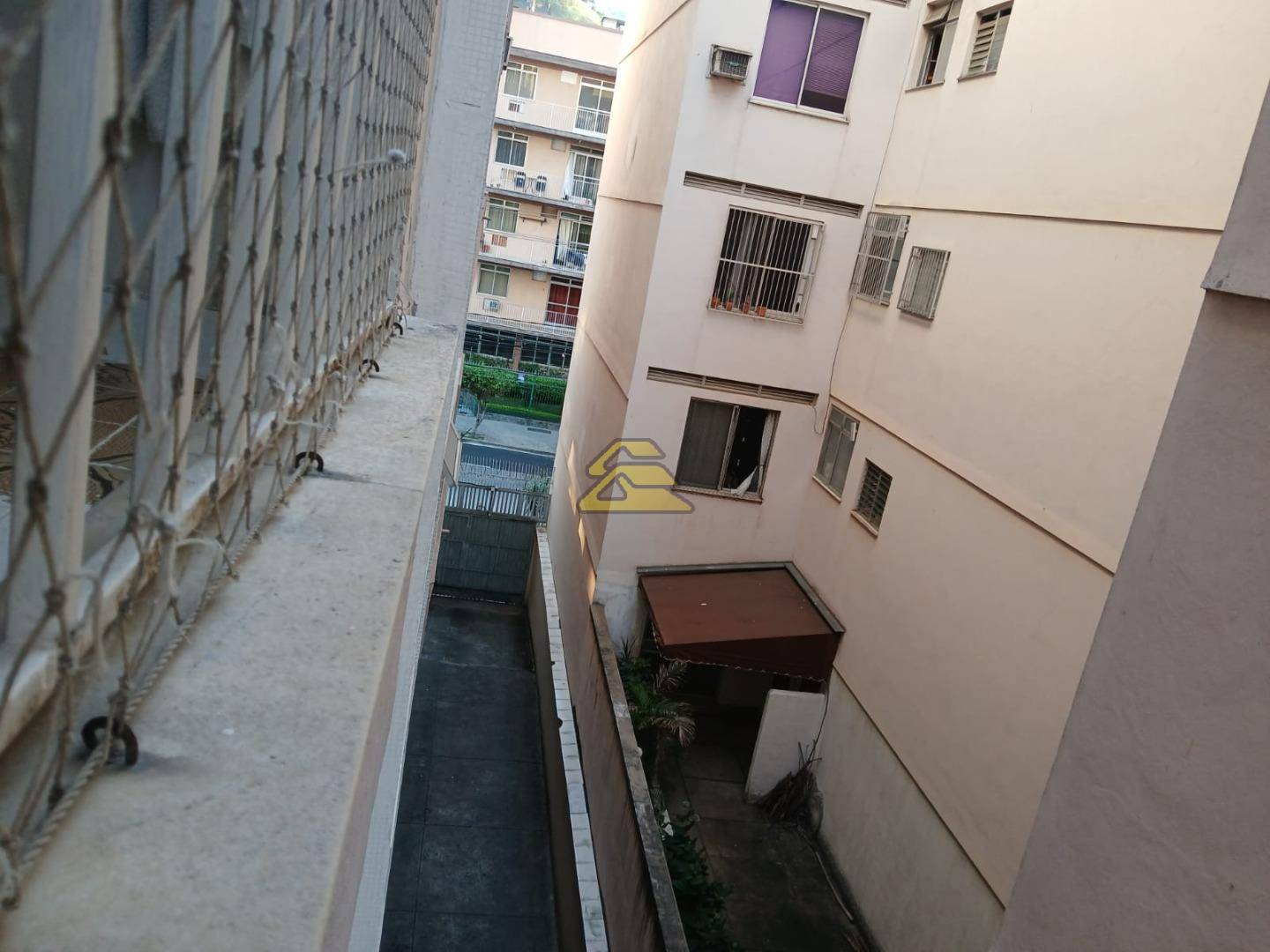 Apartamento à venda com 2 quartos, 60m² - Foto 19