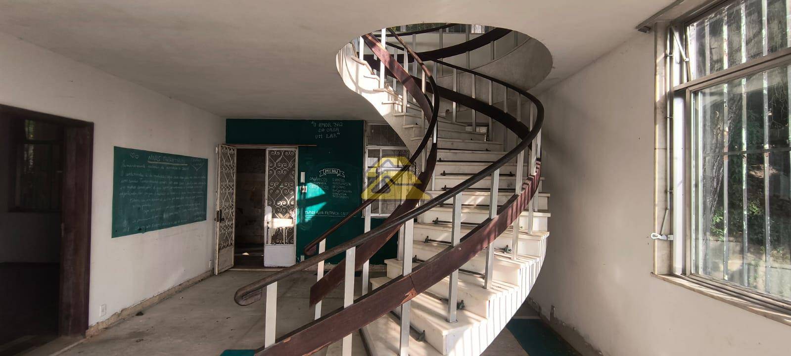 Casa à venda com 9 quartos, 669m² - Foto 13