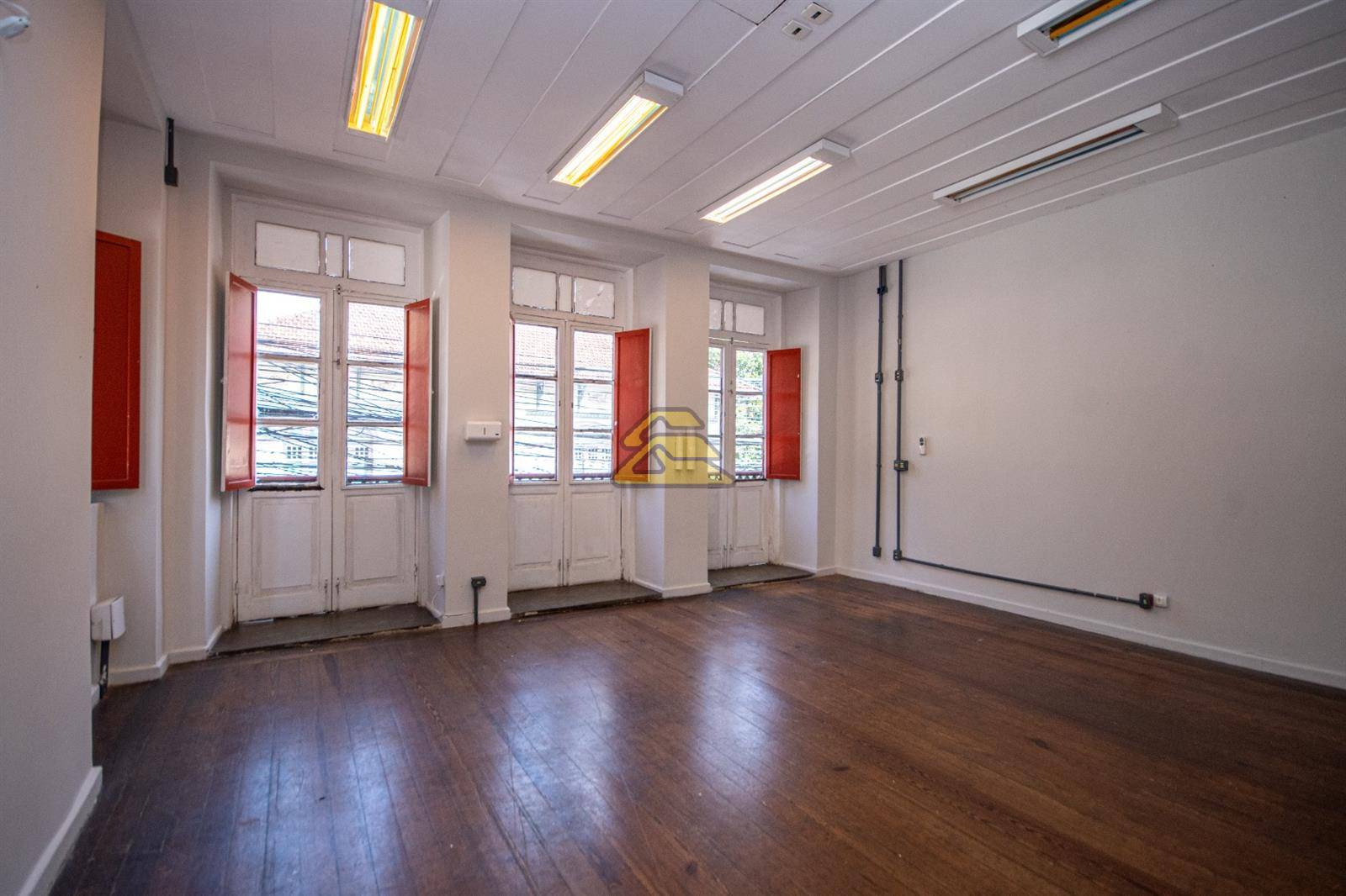 Prédio Inteiro para alugar com 13 quartos, 433m² - Foto 1