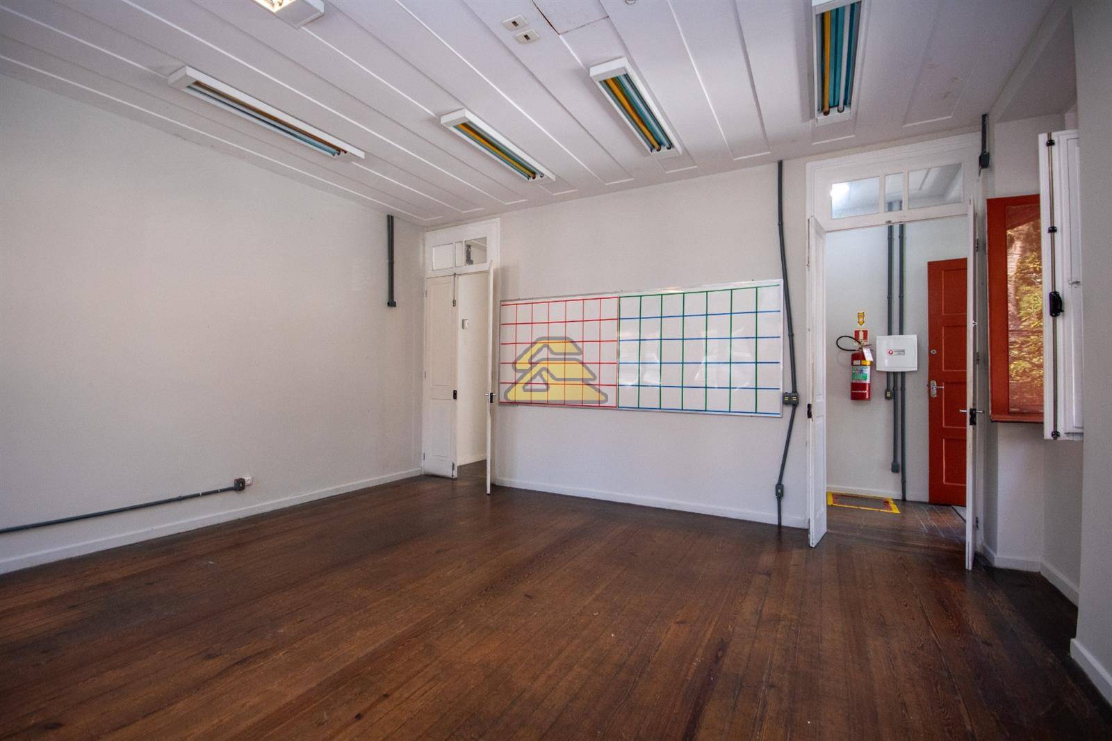 Prédio Inteiro para alugar com 13 quartos, 433m² - Foto 5