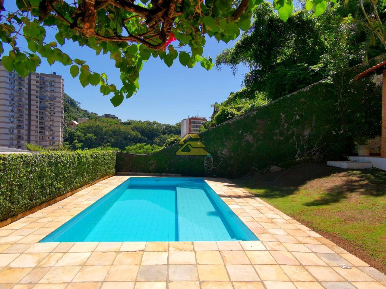 Casa para alugar com 6 quartos, 307m² - Foto 1