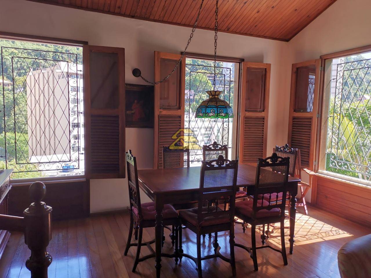 Casa para alugar com 6 quartos, 307m² - Foto 9