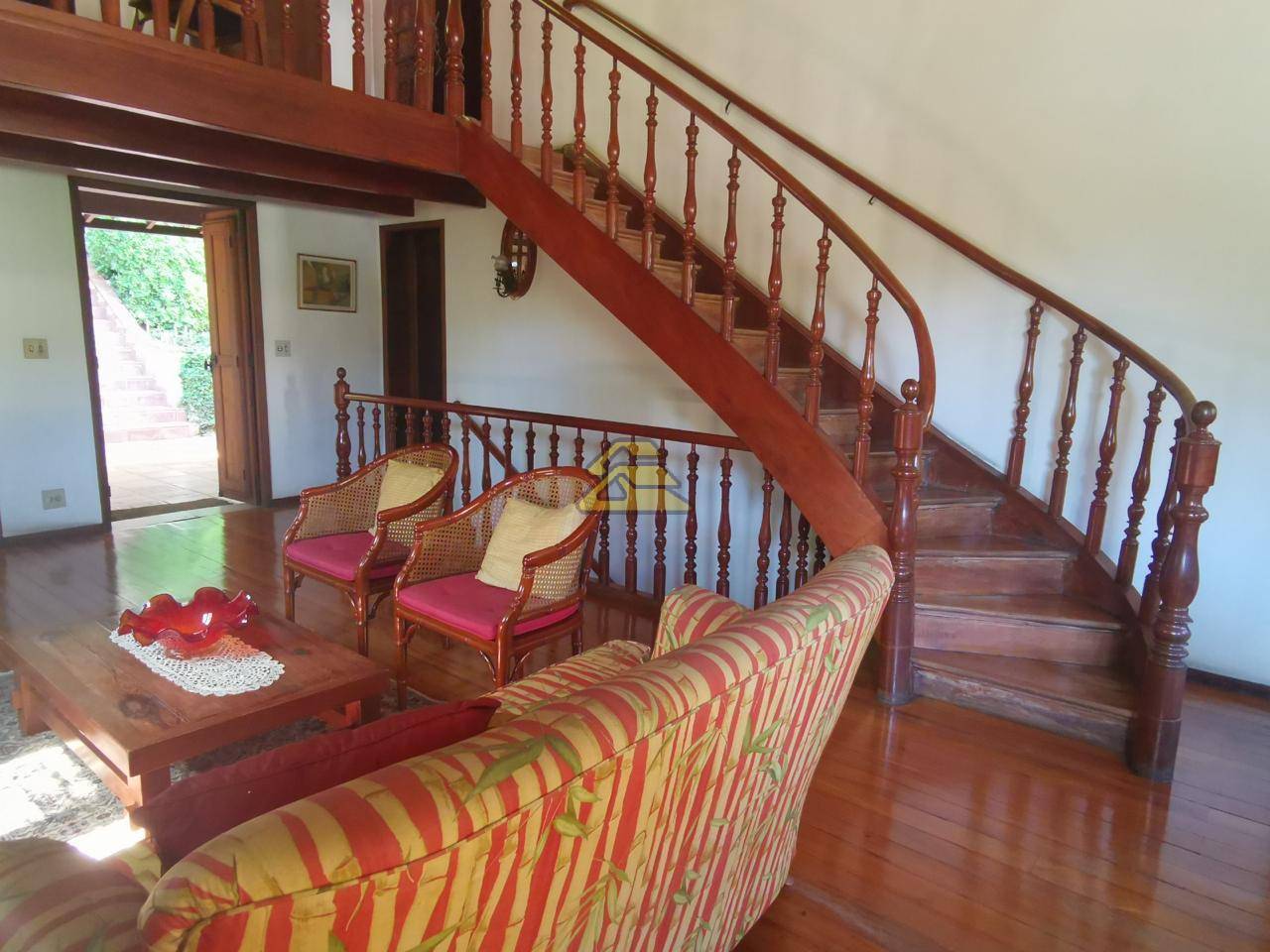 Casa para alugar com 6 quartos, 307m² - Foto 7