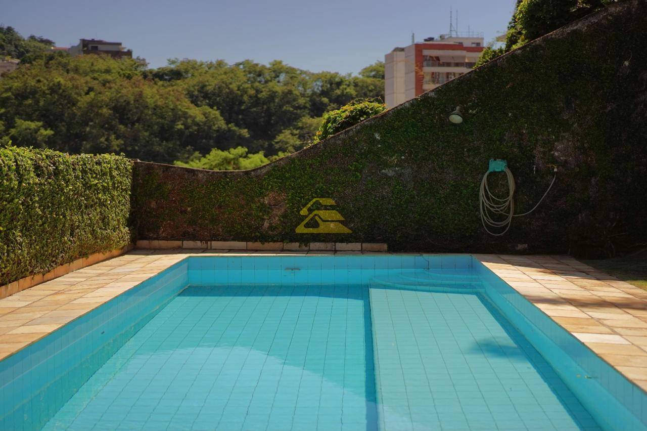 Casa para alugar com 6 quartos, 307m² - Foto 29