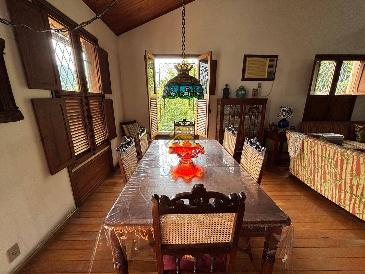Casa para alugar com 6 quartos, 307m² - Foto 8