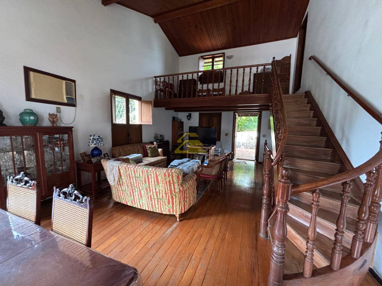 Casa para alugar com 6 quartos, 307m² - Foto 2