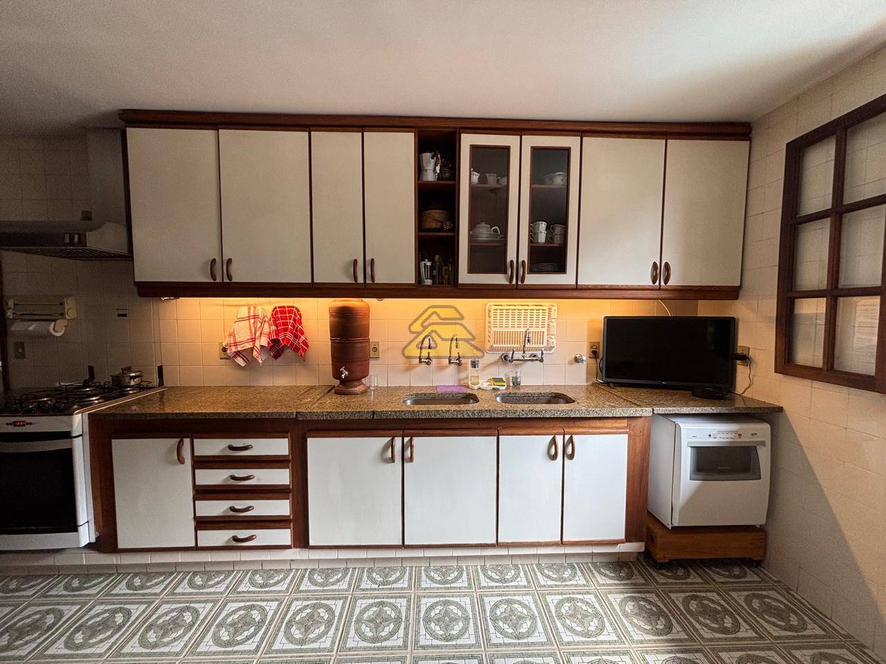 Casa para alugar com 6 quartos, 307m² - Foto 21