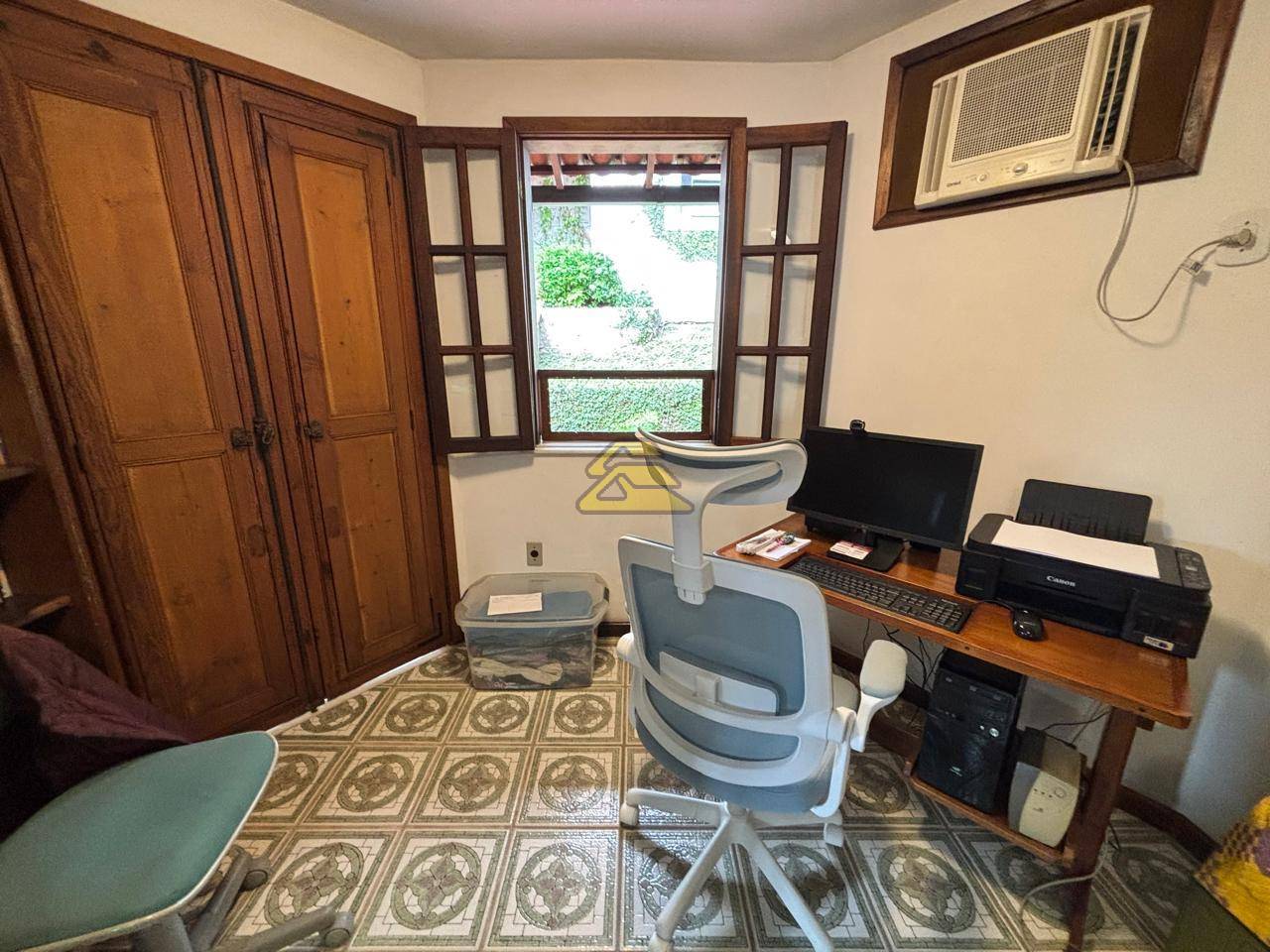 Casa para alugar com 6 quartos, 307m² - Foto 12