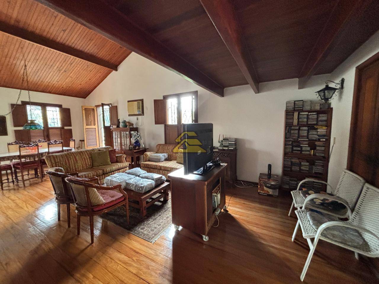 Casa para alugar com 6 quartos, 307m² - Foto 3