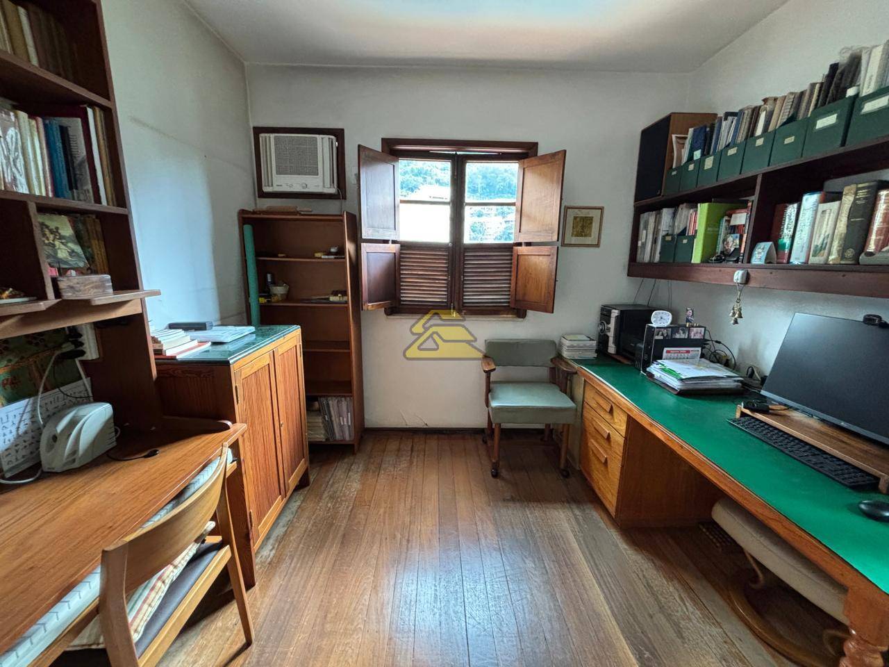 Casa para alugar com 6 quartos, 307m² - Foto 11