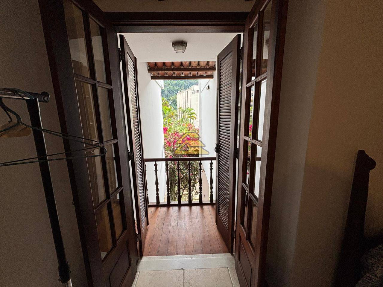 Casa para alugar com 6 quartos, 307m² - Foto 17