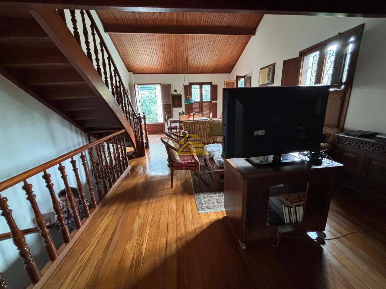 Casa para alugar com 6 quartos, 307m² - Foto 4